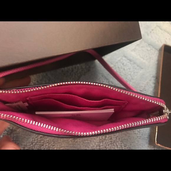 BRAND NEW COACH WRISTLET ACCEPTING OFFERS‼️ - Picture 3 of 3